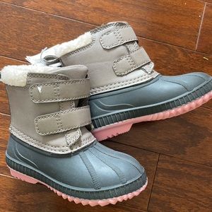 New with tags - Kid’s snow boots